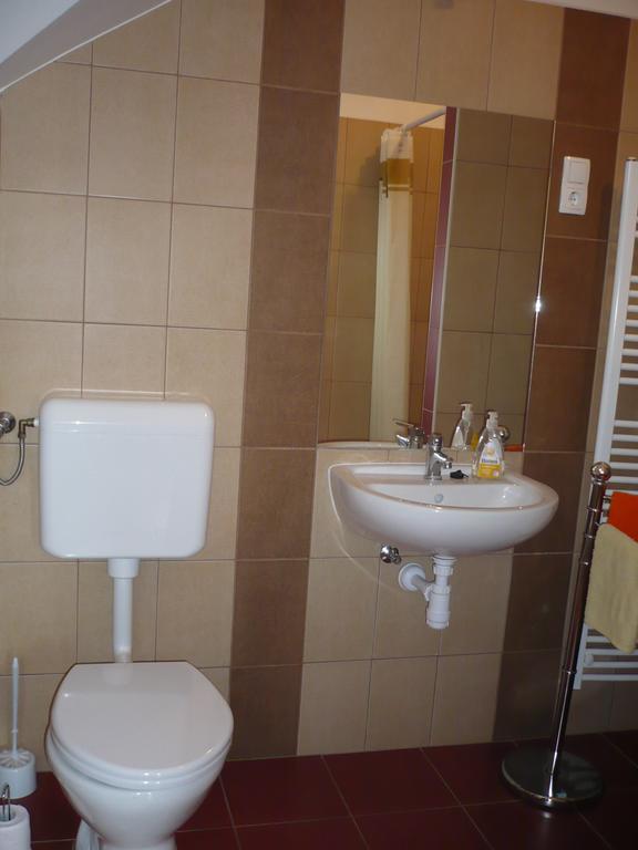 Adrienn Apartman Sárvár Exteriör bild